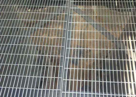 China Hot Dipped Galvanized Platform Steel Grating Low Carbon Steel Metal Grate Flooring supplier